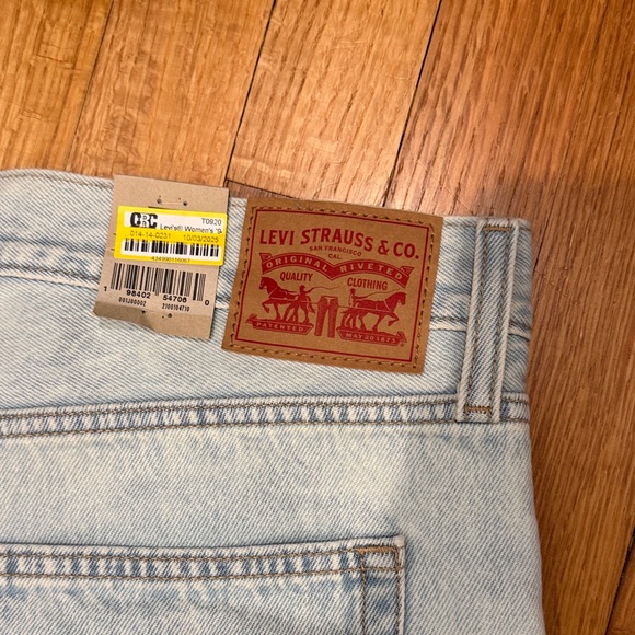 Levi's Women's '94 Baggy Shorts Light Wash Size 32 NWT - Picture 6 of 6